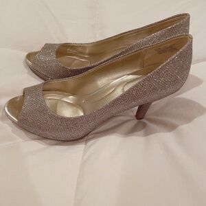New Gold and Silver Bandolino Open Toe Heels SZ 6.5